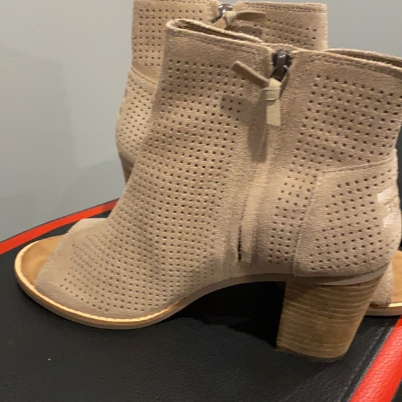 Toms peep toe booties. - Picture 3 of 6